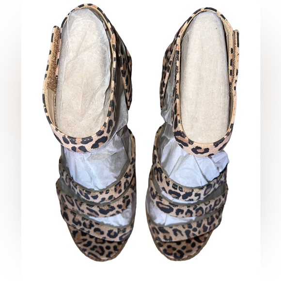 🐆 NWB! Leopard Strappy Sandals - Picture 8 of 9
